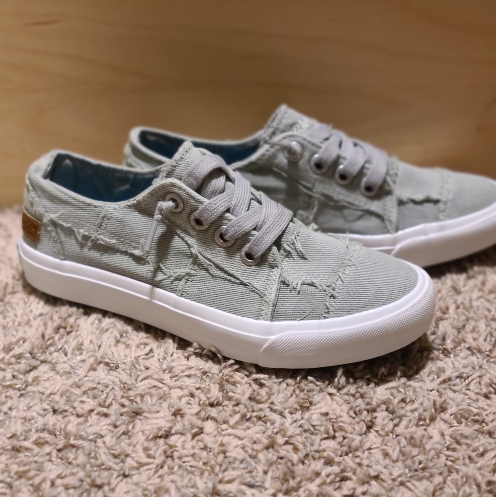 BRAND NEW Blowfish slip on sneakers